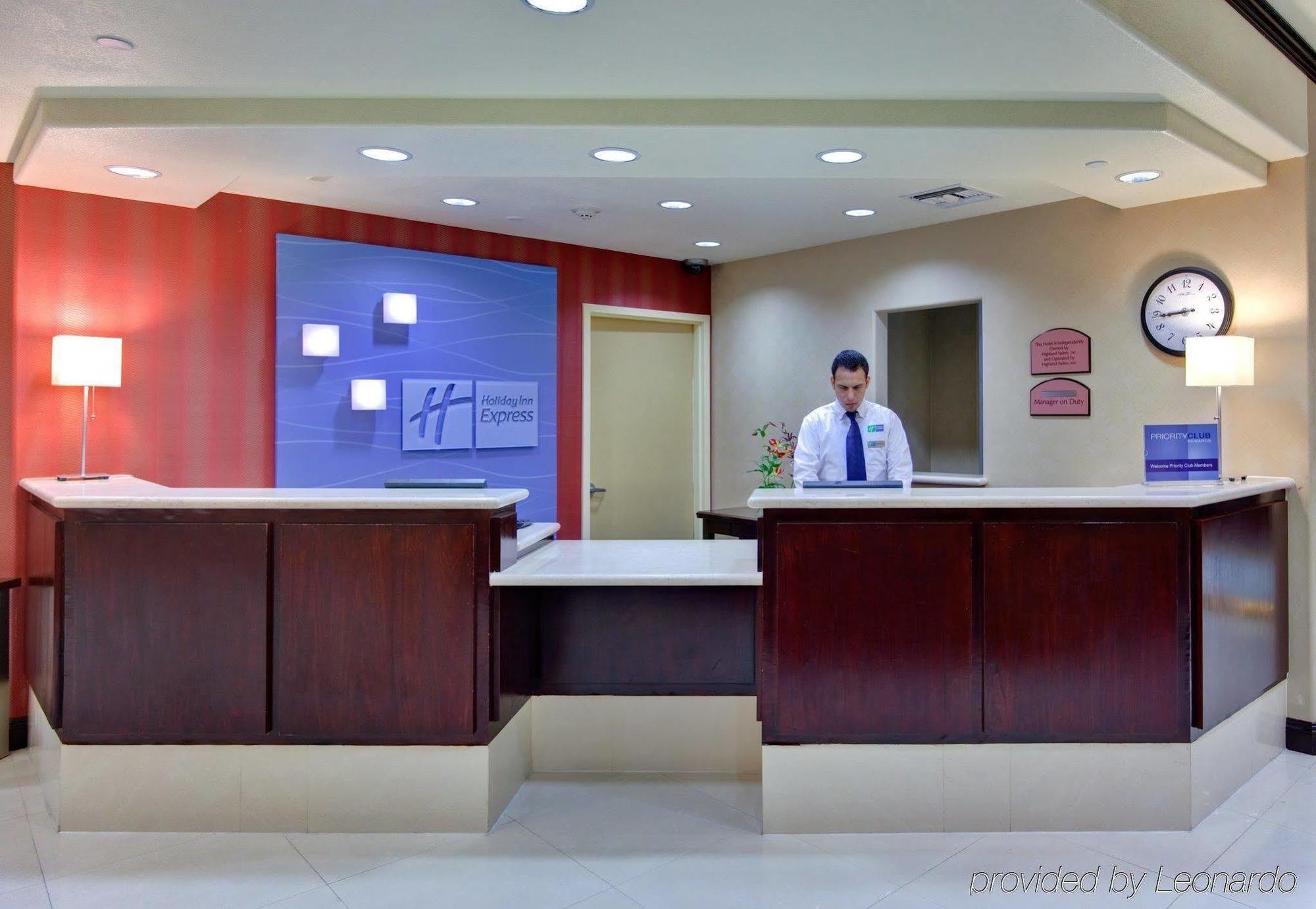 Hotel Express Hollywood Walk Of Fame By Ihg