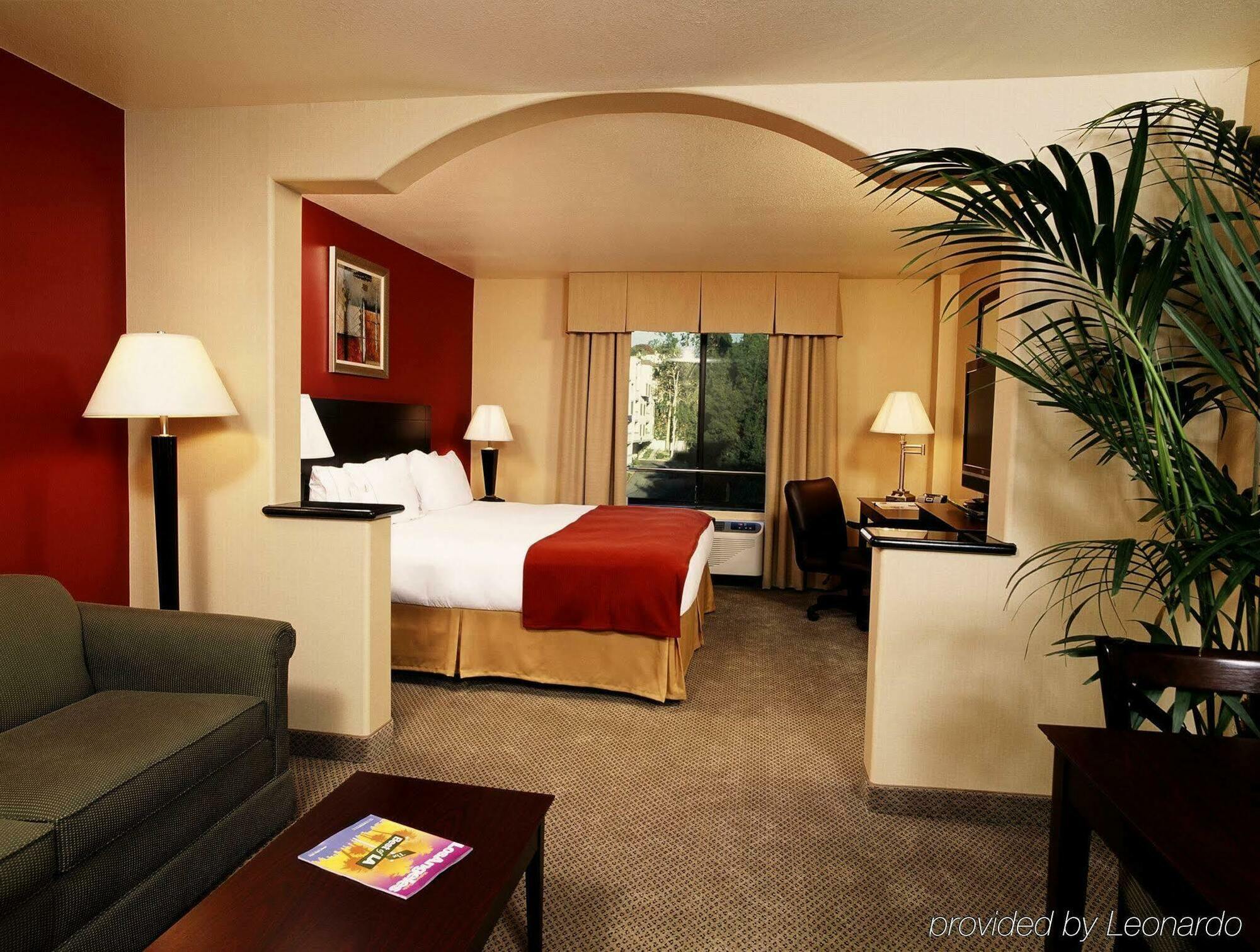 Hotel Express Hollywood Walk Of Fame By Ihg